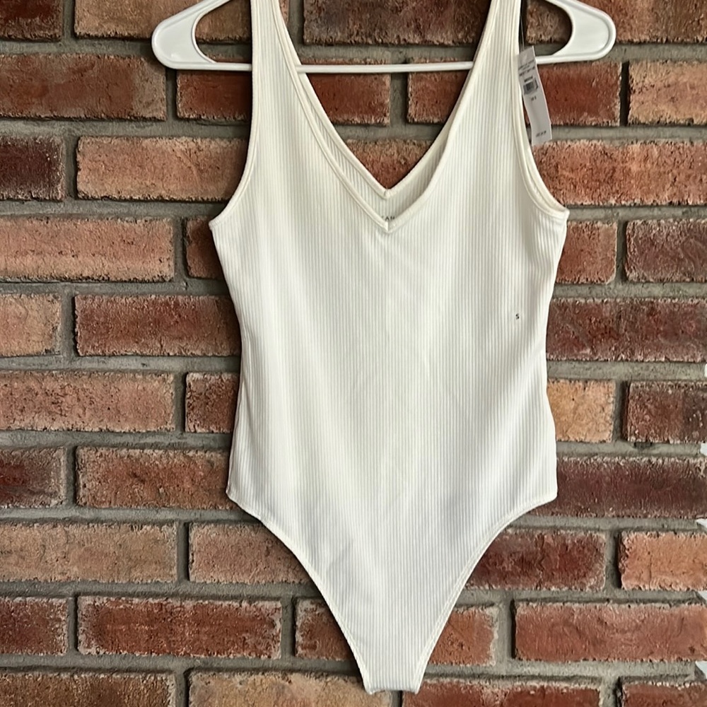 A&E (s) v-neck ribbed white thong bodysuit